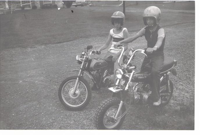SOME OF SCOTT'S CREW READY TO RIDE.   ( York Pa. Thugs)
